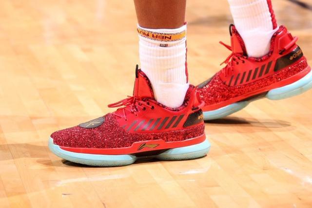 东契奇再三双独行侠胜活塞 KD45分太阳负绿军